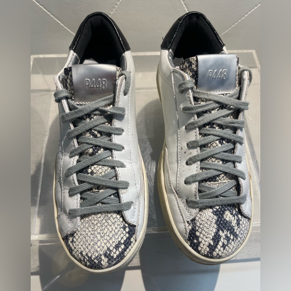 P448 john snekeskin Snearkers sz 35